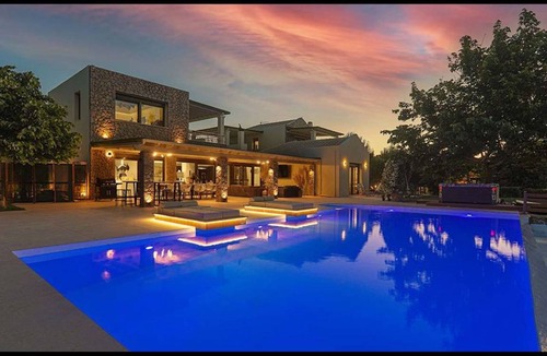 Potamos Villa | 400 m² Villa ∙ 6 bedrooms ∙ 13 guests