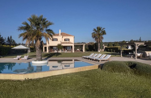 Kilada Villa | 420 m² Villa ∙ 8 bedrooms ∙ 16 guests
