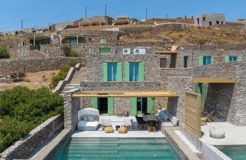 Kithnos Villa | 450 m² Villa ∙ 3 bedrooms ∙ 20 guests