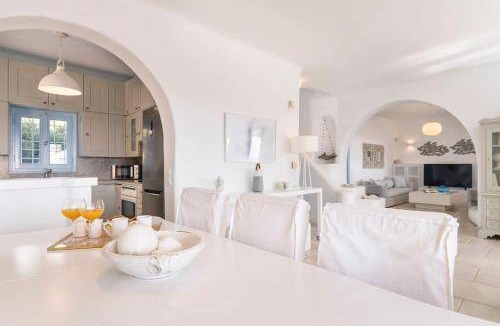 Platis Gialos Villa | 455 m² Villa ∙ 10 bedrooms ∙ 20 guests