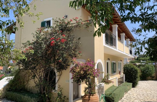 Acharavi House | 485 m² House ∙ 10 bedrooms ∙ 20 guests