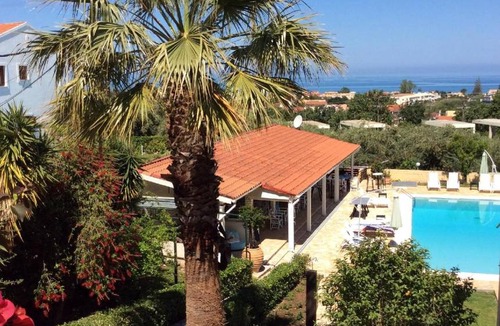 Acharavi House | 485 m² House ∙ 10 bedrooms ∙ 20 guests