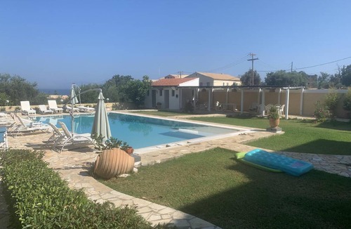 Acharavi House | 485 m² House ∙ 10 bedrooms ∙ 20 guests