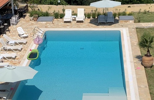 Acharavi House | 485 m² House ∙ 10 bedrooms ∙ 20 guests