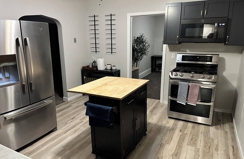 Northeast Minneapolis House | 5 bedrooms with parking near NE Arts District, 15min to NSC and US Bank Stadium