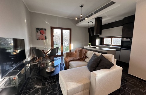 Saronikos House | 500m from the beach. Private 3 Bedroom home on 5 acre tree covered property.