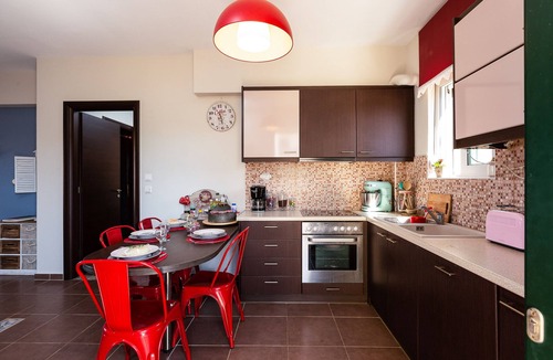Panormos Apartment | 5m walk to sandy beach, restaurants & shops!