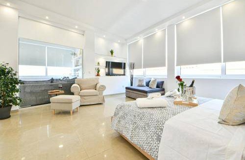 Plaka Apartment | 65 m² Apartment ∙ 4 guests