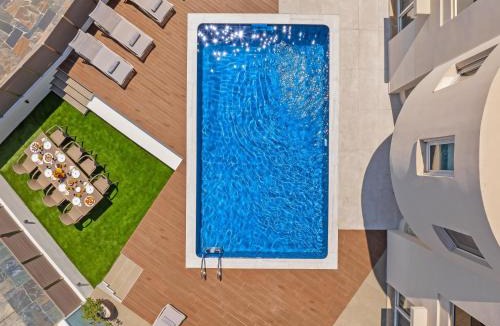 Petaloudes Villa | 7 min from Center - 6BR Villa with Airport Shuttle
