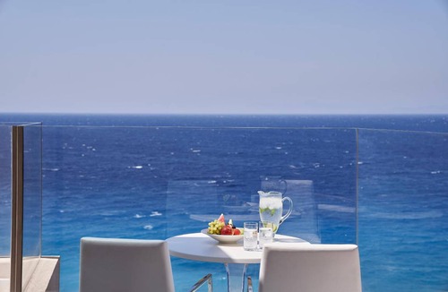 Rhodes Hotel | 70 m² Hotel ∙ 2 bedrooms ∙ 127 guests