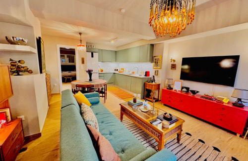 Nea Smirni Apartment | 70's Vintage Hideaway Appartment
