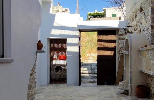 Aperathos House | 75 m² House ∙ 2 bedrooms ∙ 3 guests