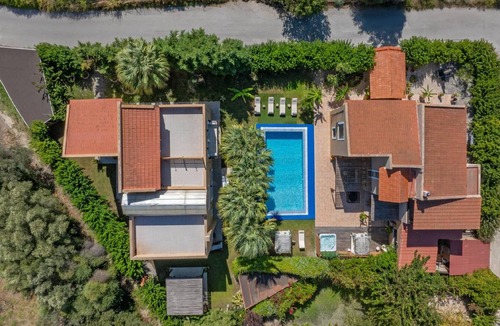 Ialyssos House | 760 m² House ∙ 9 bedrooms ∙ 22 guests