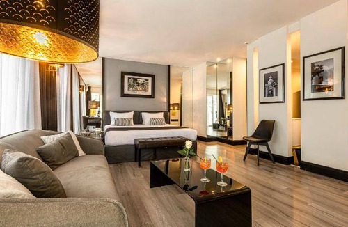 Vouliagmeni Hotel | 80 m² Hotel ∙ 127 guests