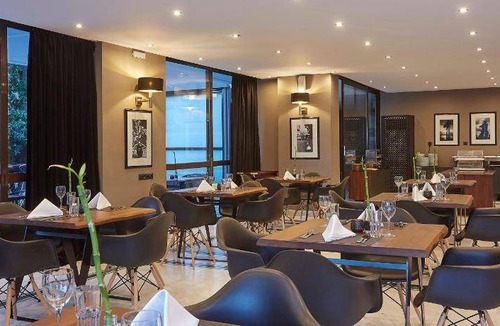 Vouliagmeni Hotel | 80 m² Hotel ∙ 127 guests
