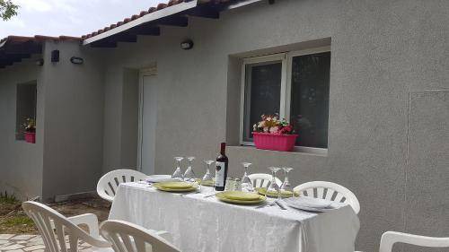 Kallithea House | 80 m² House ∙ 3 bedrooms ∙ 10 guests