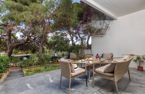 Vouliagmeni Apartment | 92 m² Apartment ∙ 2 bedrooms ∙ 4 guests