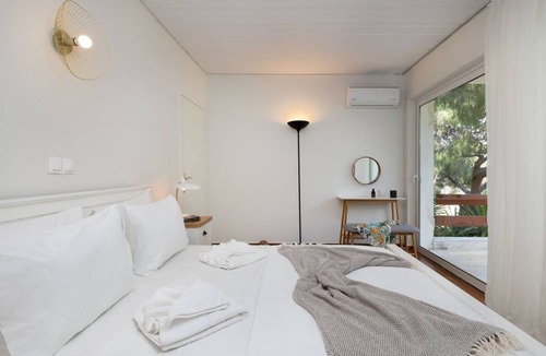 Vouliagmeni Apartment | 92 m² Apartment ∙ 2 bedrooms ∙ 4 guests