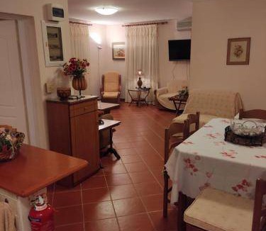 Kymi-Aliveri House | 92 m² House ∙ 2 bedrooms ∙ 6 guests