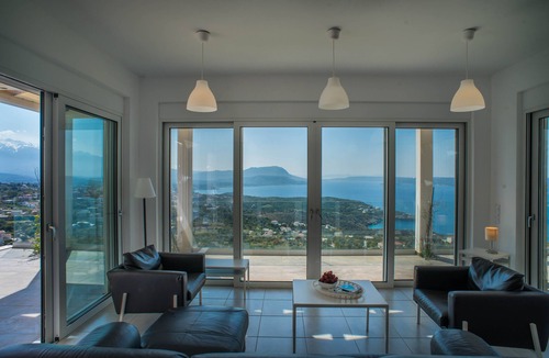 Apokoronas Villa | A breathtaking view of Souda-Chania bay and the White Mountains