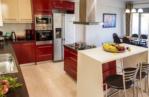 Katouna Villa | A huge equipped villa for big groups, up to 13 travelers. Breakfast included.