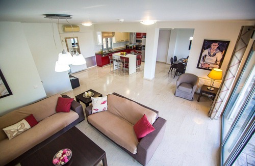 Katouna Villa | A huge equipped villa for big groups, up to 13 travelers. Breakfast included.