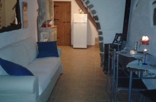 Lefkogeia House | A lovely nest set in an alley of Lefkogia village, 2km away from 4 beaches!