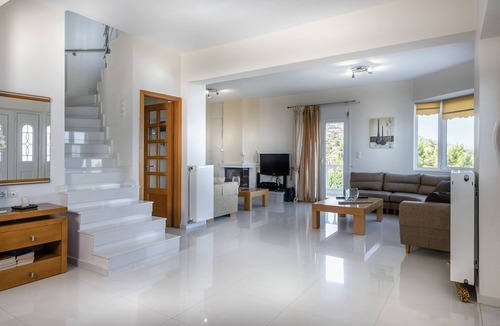Achlia Villa | A seafront villa with swimming pool