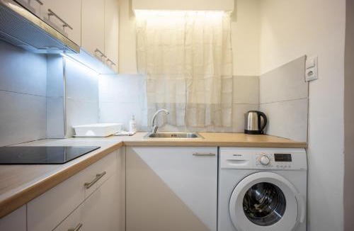 Koukaki Apartment | Acropolis Delux 1st FLR Aprt up 4 guests by LODGESPOT