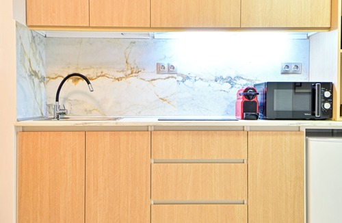 Kinosargous Apartment | Acropolis Luxurious Apartment! Backyard Garden, WiFi, Office Desk, AC, Metro