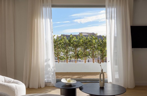 Plaka Apartment | Acropolis Penthouse Plunge Pool