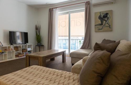 Omonia Apartment | Acropolis View 4-BD Central Apartment
