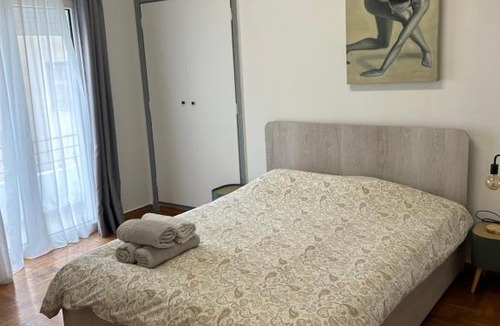 Omonia Apartment | Acropolis View and Walking Distance 4 bd Flat