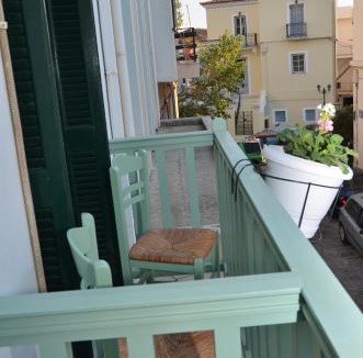 Tinos Town Hostel | Aegli Rooms