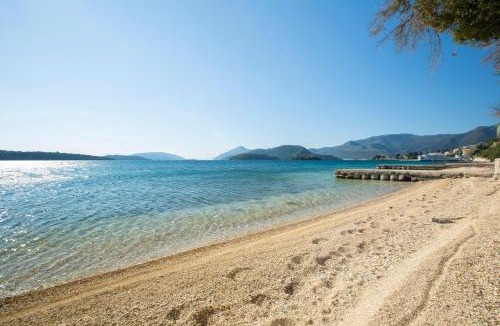 Perigiali Apartment | Agoritsa Beachfront Apartment with its own pontoon