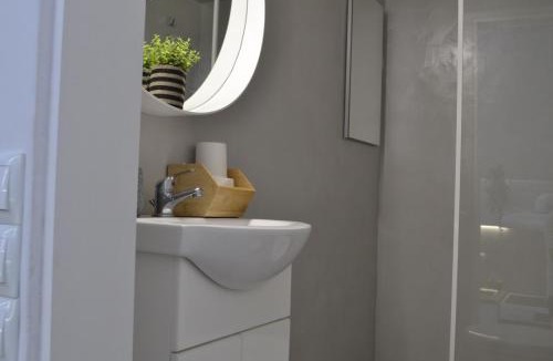 Agios Dimitrios Apartment | AIOLOS near metro Apartment in ALIMOS
