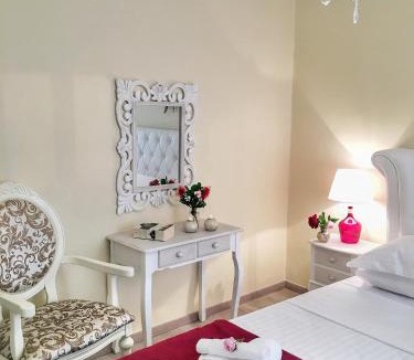 Old Town Apartment | Alexandra΄s Liston Suite
