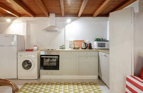 Plaka Apartment | Amazing Apartment Under Acropolis