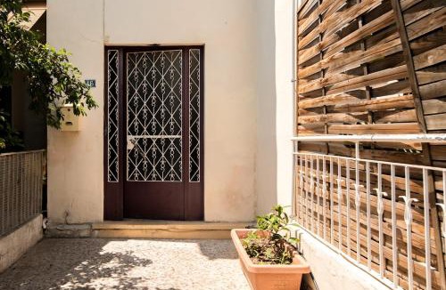 Palaio Faliro Apartment | Amazing House with Jacuzzi and Huge PVT Garden