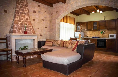 Old Hersonissos Villa | Amfitriti Villa|4-Bedrooms Villa with Private Pool