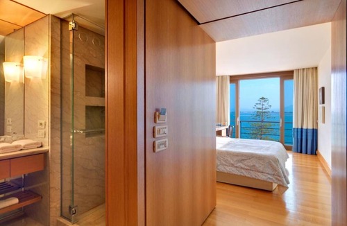 Nafplio Hotel | Amphitryon Hotel is located on the coast at Nafplion.