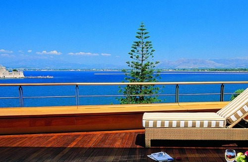 Nafplio Hotel | Amphitryon Hotel is located on the coast at Nafplion.