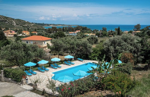 Kateleios Apartment | Anemona Apartment 2 with Sea View, Shared Pool & Wi-Fi