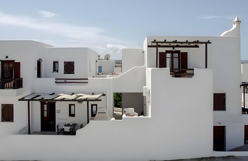 Pachena Apartment | Apartment 'Amfitriti' with Shared Garden, Wi-Fi and Air Conditioning