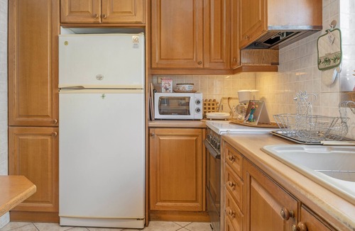 Palaio Faliro Apartment | Apartment 'Athens Seaside' with Balcony, Wi-Fi and Air Conditioning