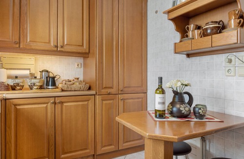 Palaio Faliro Apartment | Apartment 'Athens Seaside' with Balcony, Wi-Fi and Air Conditioning