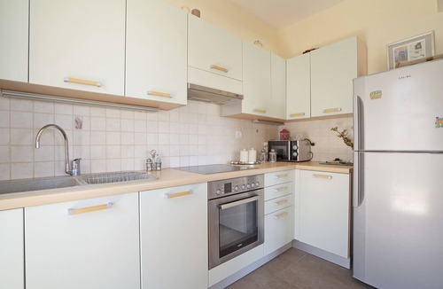 Lefkada Town Apartment | Apartment 'Casa Di Sole' with Balcony, Wi-Fi and Air Conditioning