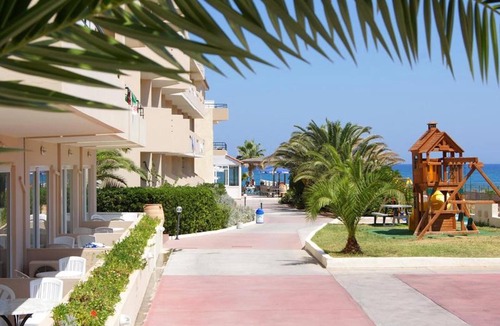 Adelianos Kampos Apartment | Apartment for 3 people with swimming pool near the beach