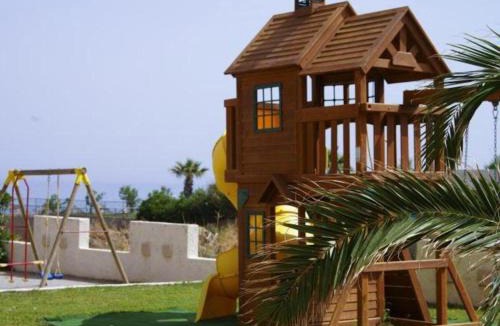 Adelianos Kampos Apartment | Apartment for 3 persons, with swimming pool, near the beach
