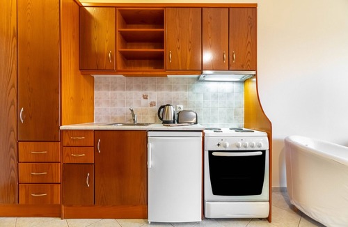 Agios Stefanos Avliotes Apartment | Apartment In A Hotel 'Kosmos Studio 3' with Shared Terrace, Wi-Fi and Air Conditioning